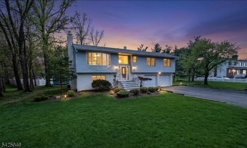 28 Taylor Ln, Woodland Park, NJ, 07424-3105 | Card Image