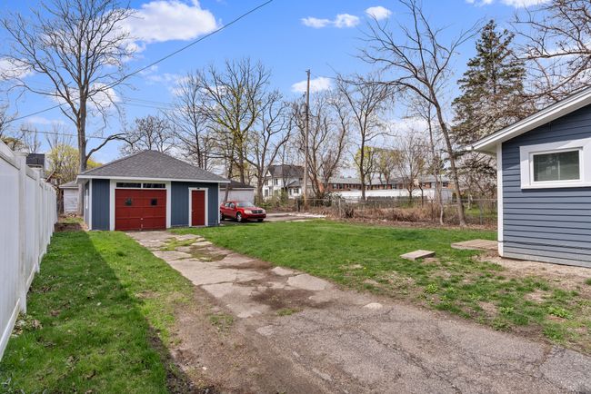 424 Crapo St, Home with 0 bedrooms, 4 bathrooms and 1 parking in Flint MI | Image 10