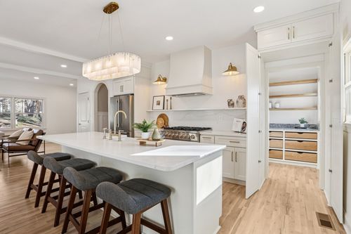 215 Cherokee Rd, Nashville, TN, 37205-1817 | Card Image