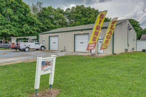 208 Scott St, Dickson, TN, 37055-2442 | Card Image