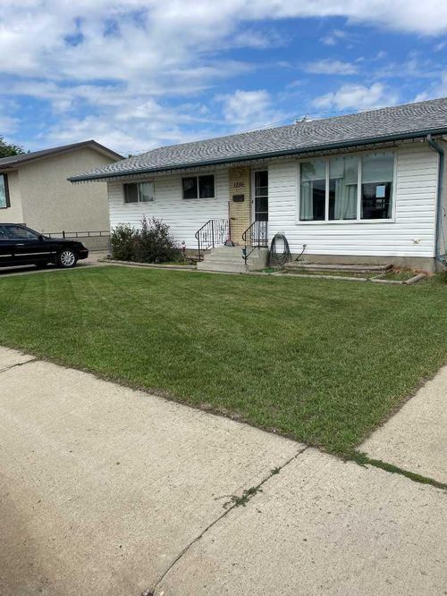 1286 Crockford Cres Nw, Medicine Hat, AB, T1A7C5 | Card Image