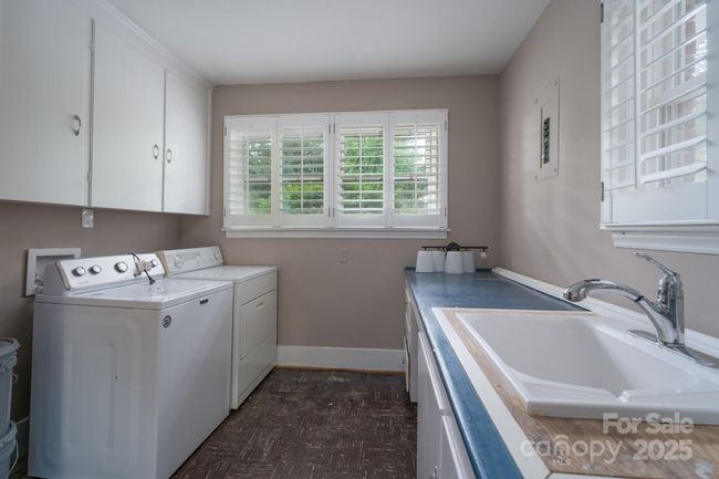 Laundry Room | Image 13