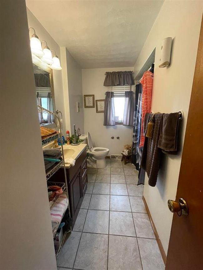 2420 Paradise Blvd, Home with 4 bedrooms, 3 bathrooms and 2 parking in ROCKFORD IL | Image 9