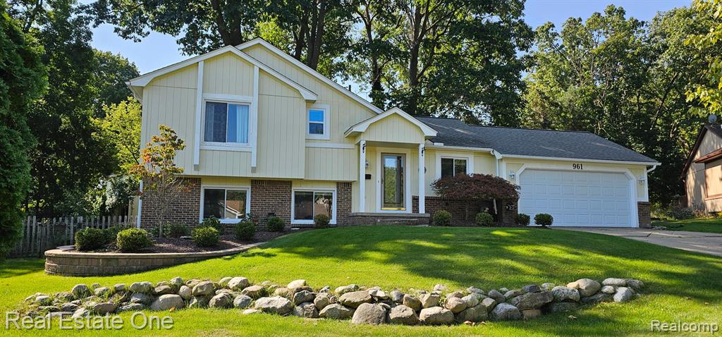 Abbey Ln, Milford, MI 48381 #1