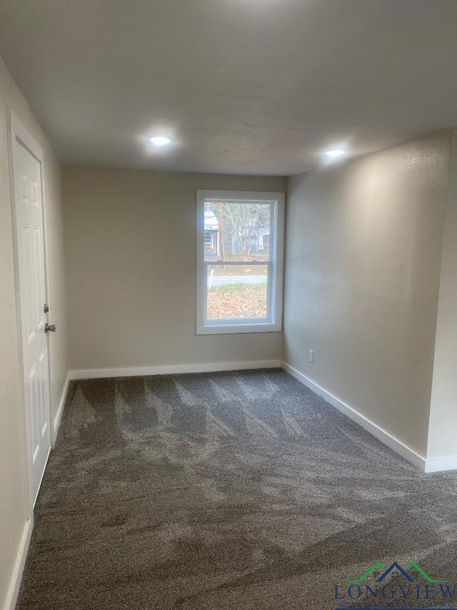 338 E Peters St, House other with 3 bedrooms, 2 bathrooms and null parking in De Kalb TX | Image 41