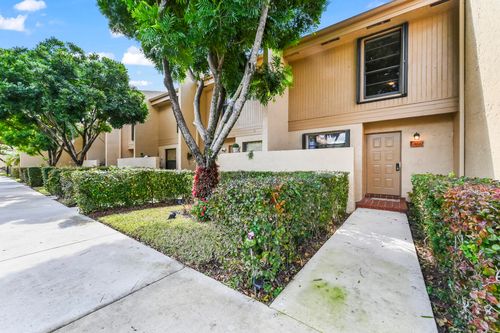 285-1464 Nw 97th Ter, Pembroke Pines, FL, 33024-4462 | Card Image