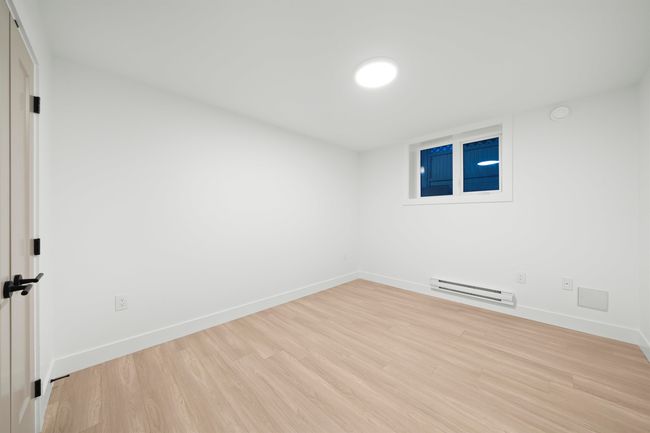 5628 Chaffey Ave, Home with 6 bedrooms, 5 bathrooms and 2 parking in Burnaby BC | Image 33