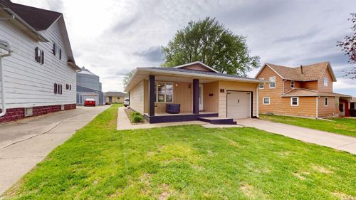 11 N Washington St, Remsen, IA, 51050-1052 | Card Image