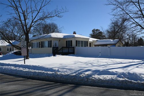 83 Lake Region Blvd, Monroe, NY, 10950-1136 | Card Image