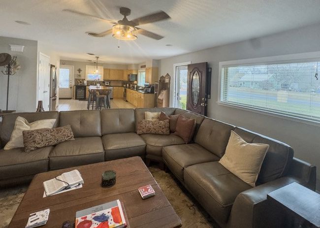 702 E Schubert St, House other with 3 bedrooms, 3 bathrooms and 2 parking in Fredericksburg TX | Image 12