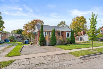 15 Lawrence Ave, Home with 2 bedrooms, 2 bathrooms and 2 parking in Guelph ON | Image 2