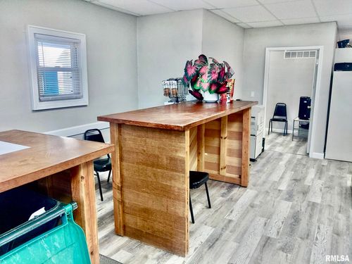 1031 Franklin St, Carlyle, IL, 62231-1806 | Card Image