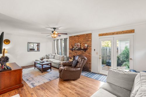 911 Brentwood Pt, Brentwood, TN, 37027-7964 | Card Image