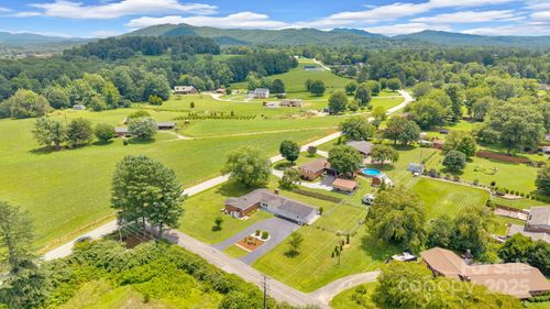 10 Moland Dr, Etowah, NC, 28729-8741 | Card Image