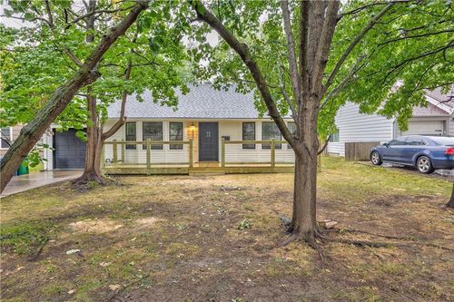 5509 W 50th Ter, Roeland Park, KS, 66202-1811 | Card Image