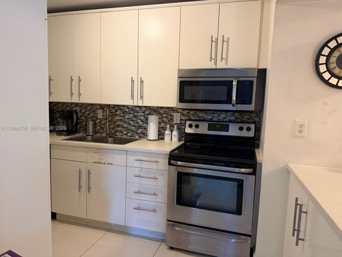 102-468 Ne 206th Ln, Miami, FL, 33179-1807 | Card Image