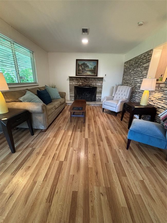 3205 Whites Dr, House other with 4 bedrooms, 2 bathrooms and 4 parking in Austin TX | Image 4
