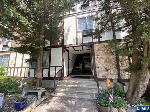 2002 Hawthorne Ln, Mahwah, NJ, 07430-3494 | Card Image