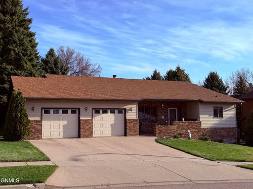 426 Juniper Dr, Bismarck, ND, 58503-0250 | Card Image