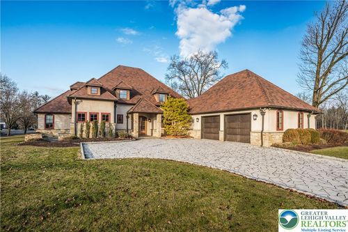 2687 Avenue Du Vlg, Bethlehem, PA, 18015-9115 | Card Image