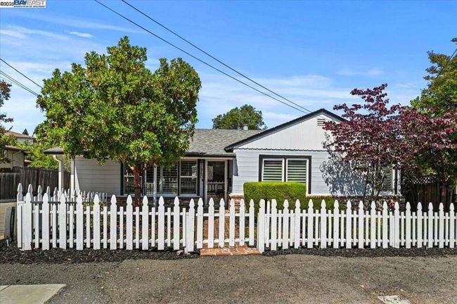 17860 Almond Rd, House other with 5 bedrooms, 4 bathrooms and 4 parking in Castro Valley CA | Image 4