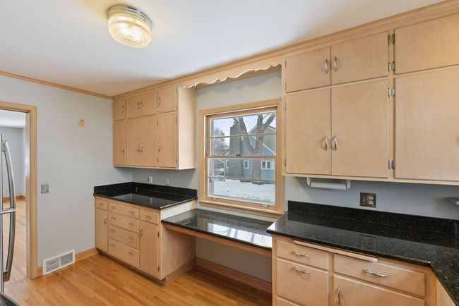 720 Wayzata Blvd E, House other with 2 bedrooms, 2 bathrooms and null parking in Wayzata MN | Image 9