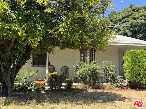 7725 Nestle Ave, Reseda, CA, 91335-2053 | Card Image