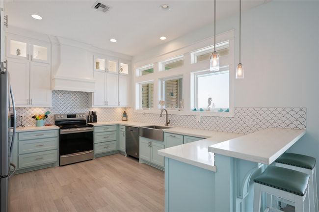 852 Lazy Ln, House other with 4 bedrooms, 3 bathrooms and 1 parking in Crystal Beach TX | Image 11