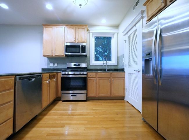 APT-3 - 2135 Adams St, Condo with 2 bedrooms, 2 bathrooms and 1 parking in CHICAGO IL | Image 5