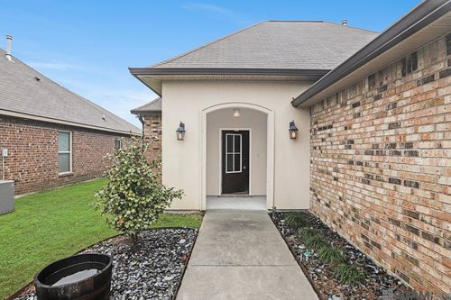 42451 Baystone Ave, Prairieville, LA, 70769-6446 | Card Image