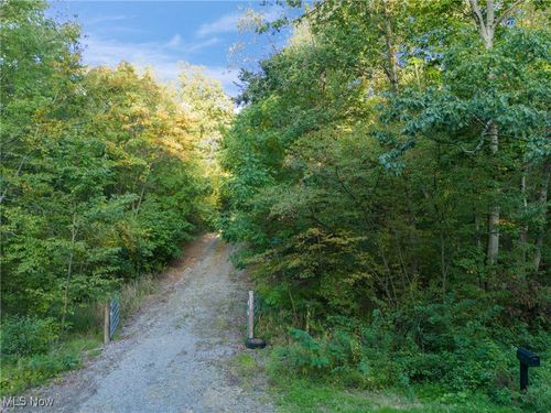 1135 N Mahoning Portage Co Line Rd, Lake Milton, OH, 44429 | Card Image