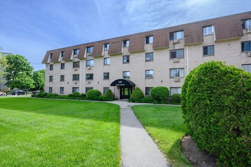 apt-145-135 Grove St, Rockland, MA, 02370-2359 | Card Image