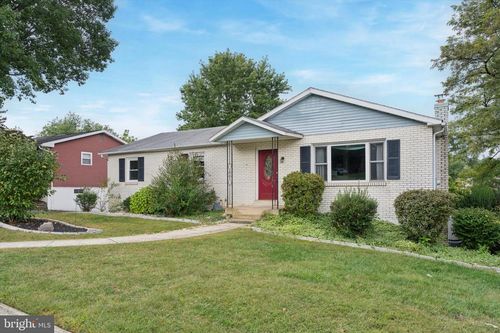 205 New Castle Dr, Shillington, PA, 19607-2828 | Card Image