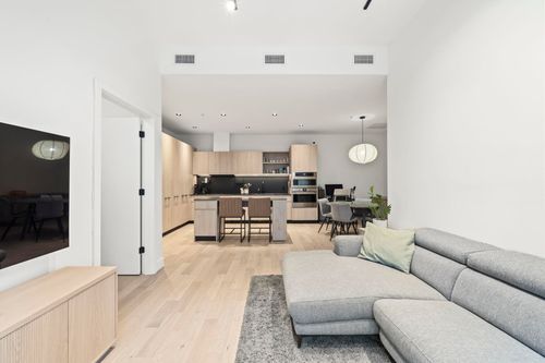 3958 Dumfries St, Vancouver, BC, V5N0J1 | Card Image