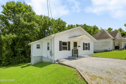 315 S Valley St, Neosho, MO, 64850-1613 | Card Image