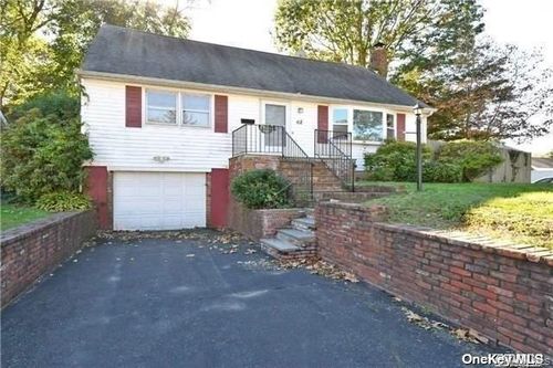 62 Murdock St, S Huntington, NY, 11746-4349 | Card Image