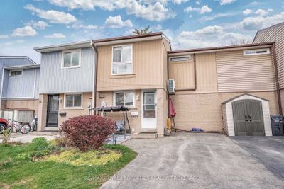 37 Grand Rapids Sq, Home with 3 bedrooms, 2 bathrooms and 3 parking in Brampton ON | Image 2