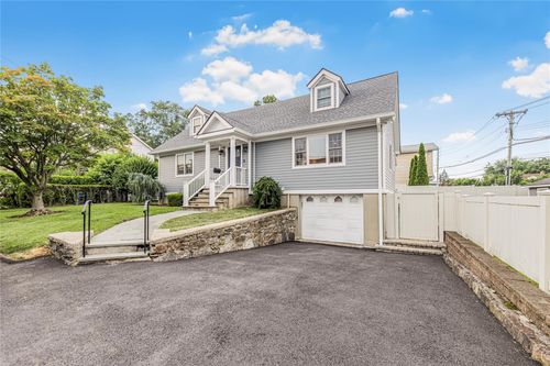 111 Frank Ave, Mamaroneck, NY, 10543-2809 | Card Image