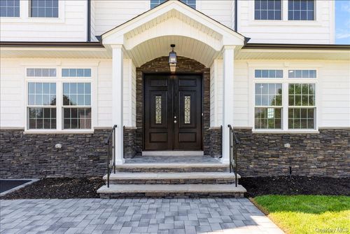 4 Vera Ave, Plainview, NY, 11803-5621 | Card Image