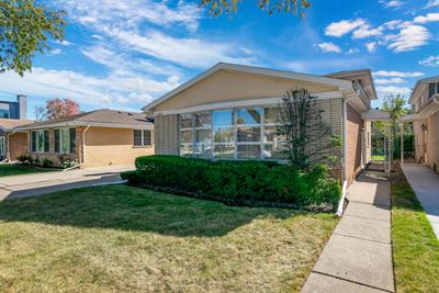 4825 W Sherwin Avenue, House other with 4 bedrooms, 2 bathrooms and 2 parking in Lincolnwood IL | Image 3