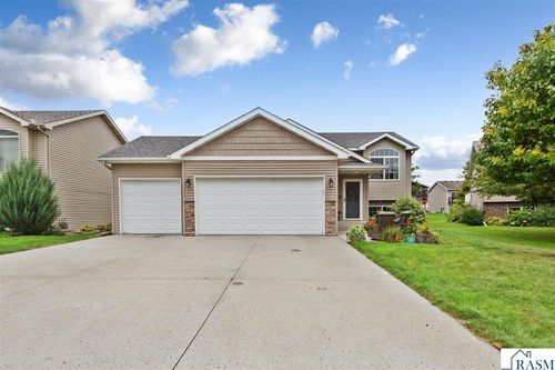 104 Kingsmill Ct, Mankato, MN, 56001-7622 | Card Image