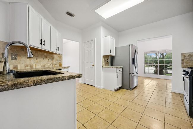 18435 Emory Brook Ct, House other with 5 bedrooms, 3 bathrooms and 2 parking in Humble TX | Image 8