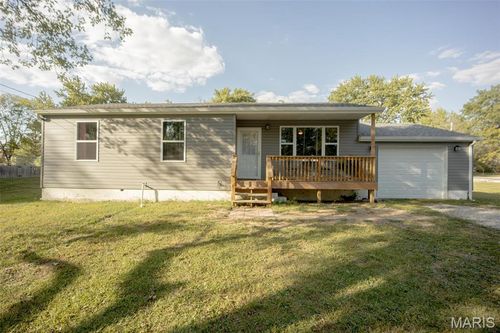 933 Voge St, Staunton, IL, 62088-1542 | Card Image