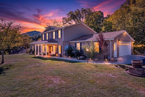 211 Etzler Rd, Troutville, VA, 24175-6310 | Card Image