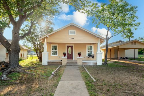 1709 S Blackburn St, Brady, TX, 76825-7036 | Card Image