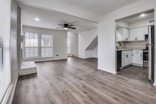 2166 E Arkansas Ln, Arlington, TX, 76014-1650 | Card Image