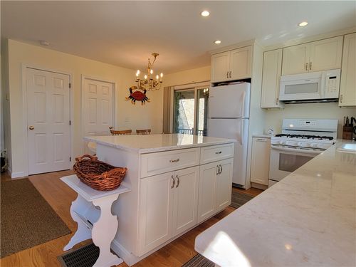 16-152 Tuckerman Ave, Middletown, RI, 02842-6059 | Card Image