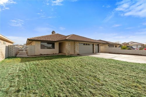 26335 Catamaran Ln, Helendale, CA, 92342 | Card Image