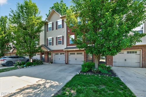 1602 Pinecroft Ln, Howell, MI, 48855-7802 | Card Image