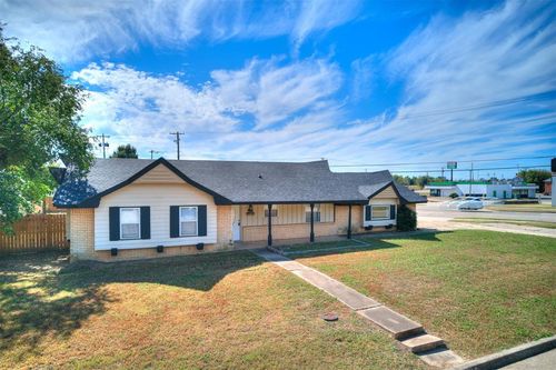 100 Bellaire Drive, Moore, OK, 73160 | Card Image